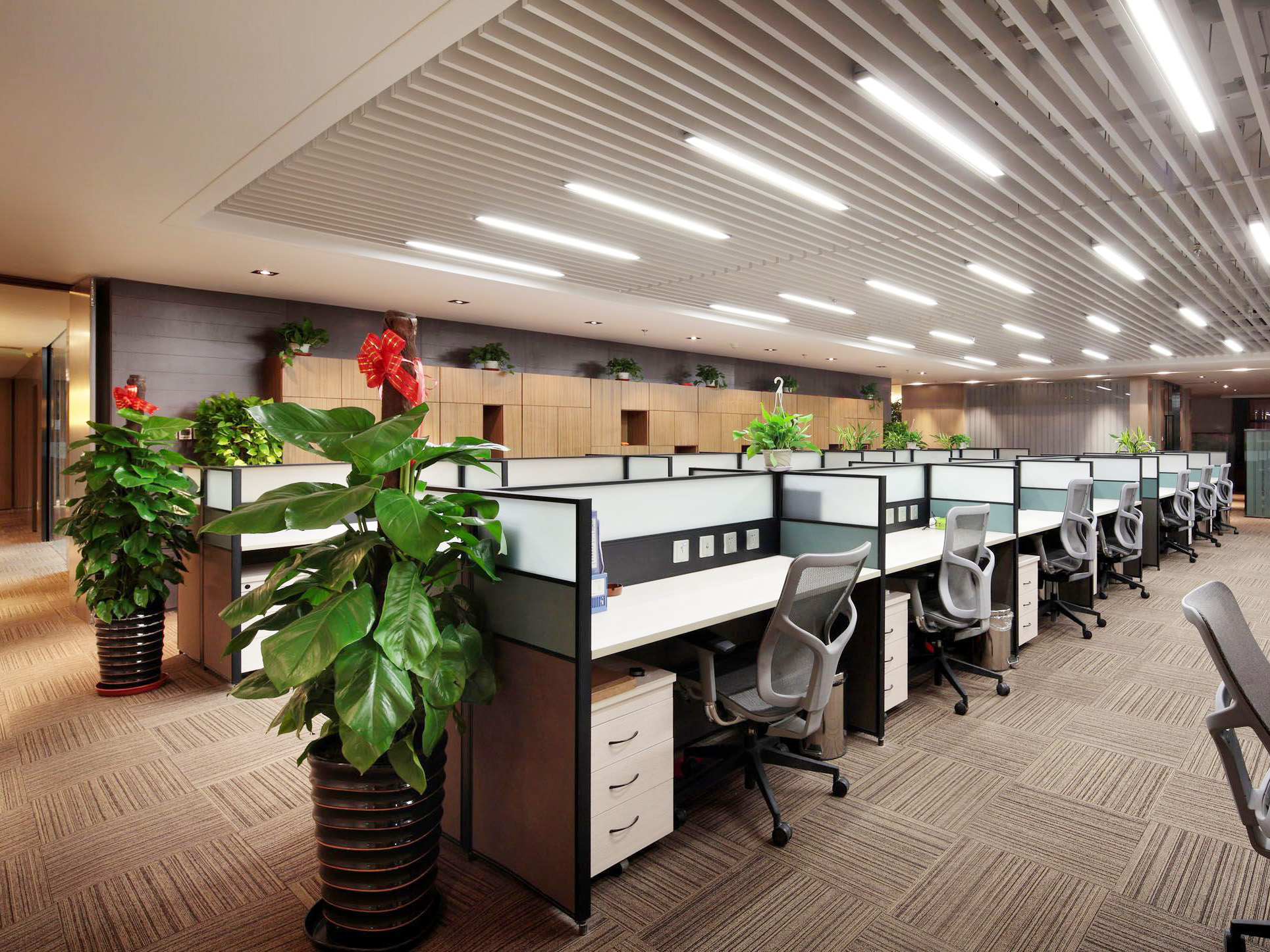 1500平方沉穩(wěn)大氣辦公室裝修設(shè)計項目